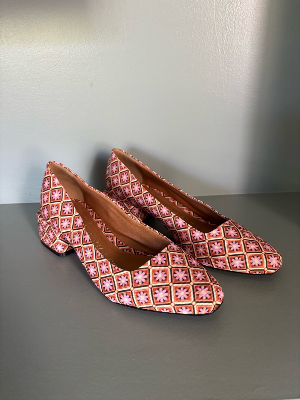 Women's Chelsea & Violet Patterned Low Block Heel Pumps - Pink Floral Tile Print